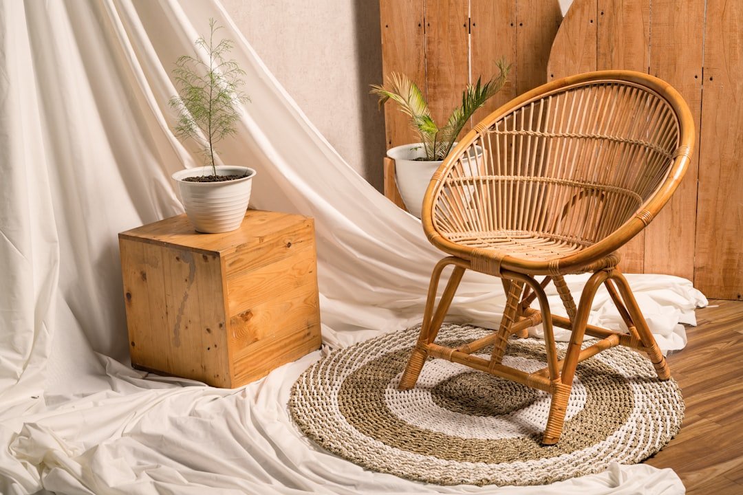 a-wicker-chair-sitting-on-top-of-a-wooden-floor-dzcgadqsdxm